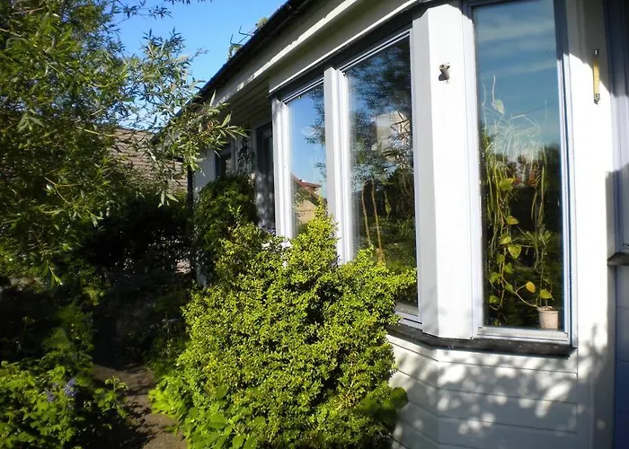 Villa Med Blommande Traedgard, Centralt Bastad