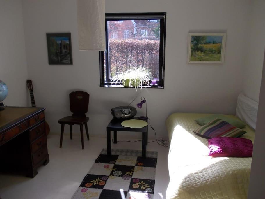Villa Med Blommande Traedgard,